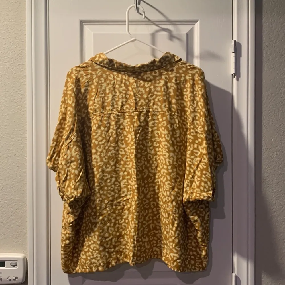 Lularoe Leopard Cheetah Amy Button Down Animal Print Yellow Cream Rare XL 7571 - Image 3