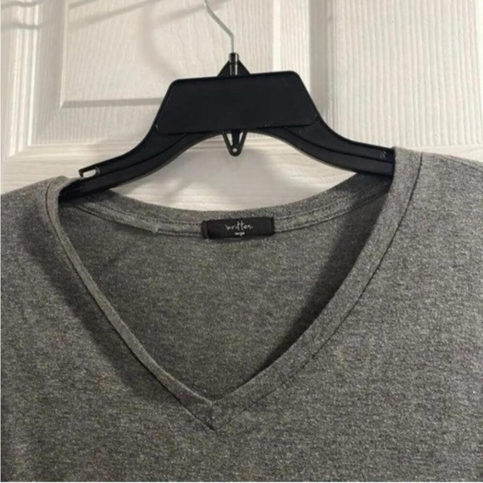 Gray, southern graphic “V - Image 2