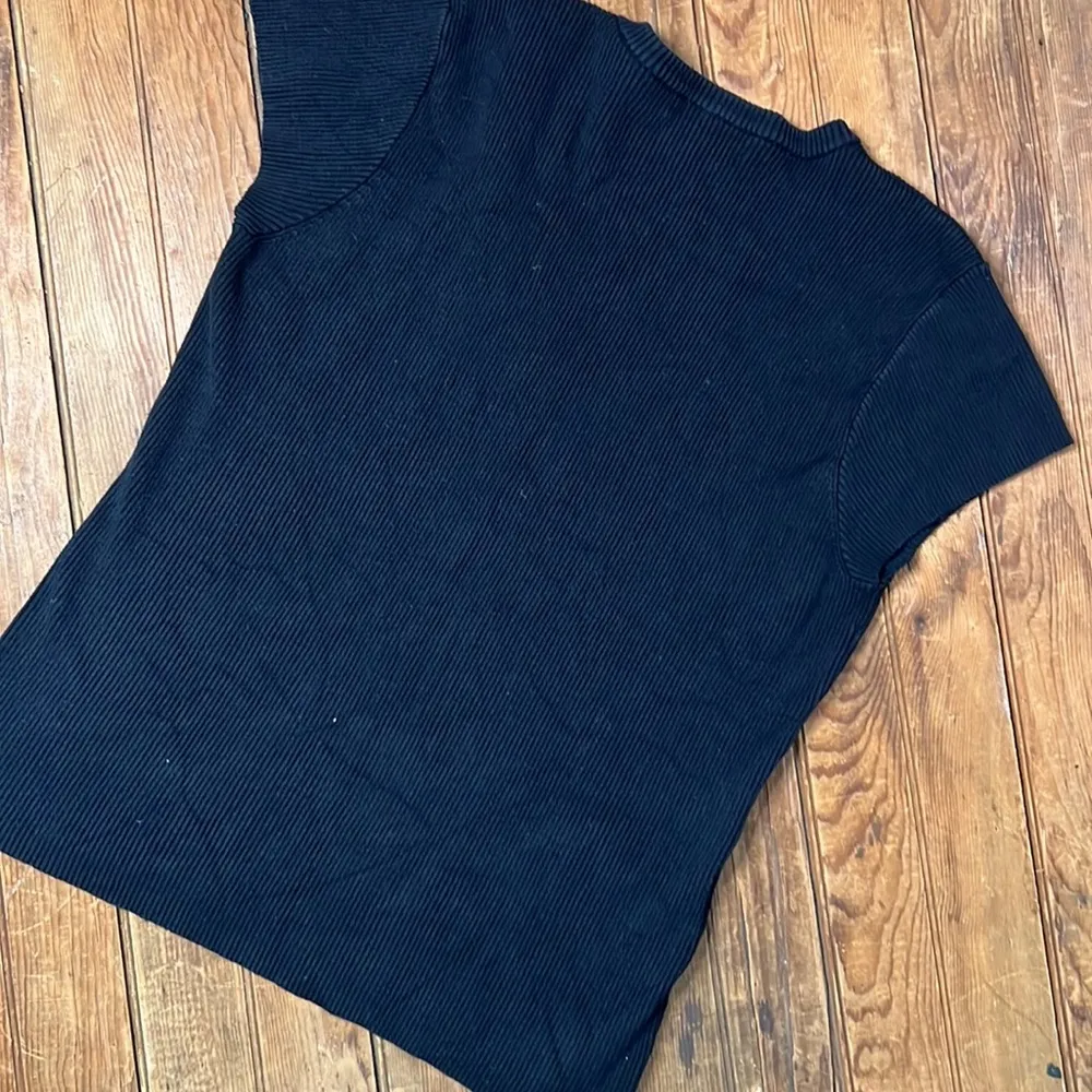 Women’s Emanuel Ungaro cap sleep deep v neck ribbed sweater size medium - Image 8