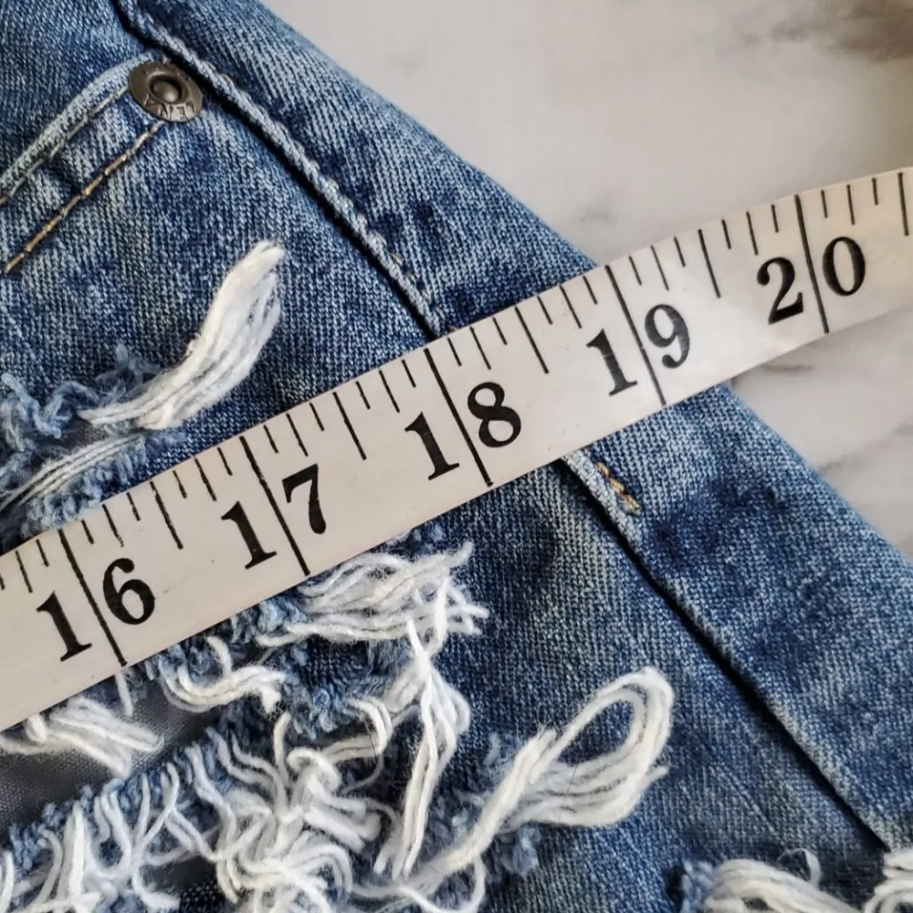 Vintage Zena distressed denim shorts size 10 - Image 8