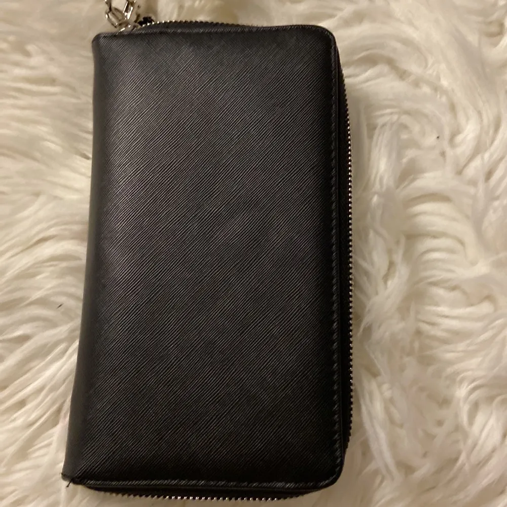 Steve Madden Wristlet size 8” long wide 5” excellent condition - Image 9