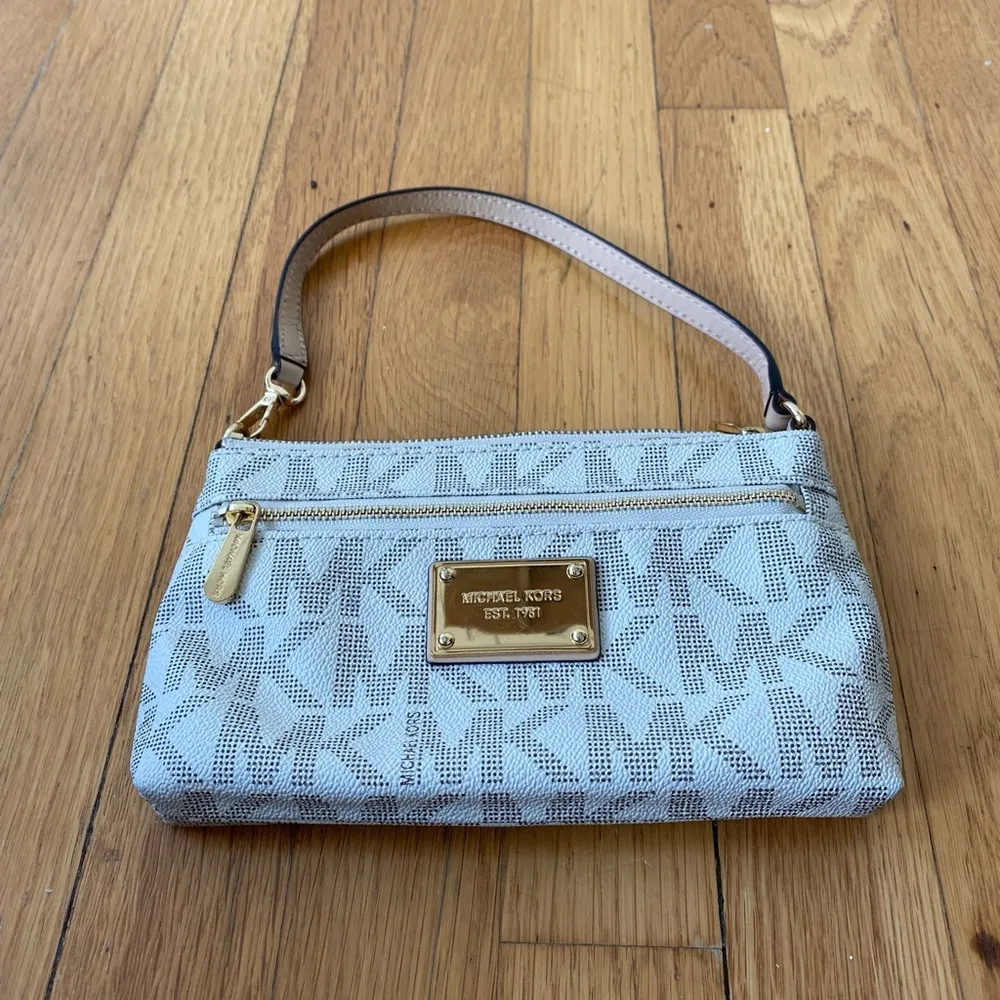 🛑SOLD🛑 Michael Kors Double Zip Phone Wallet Wristlet Vanilla Signature MK - Image 3