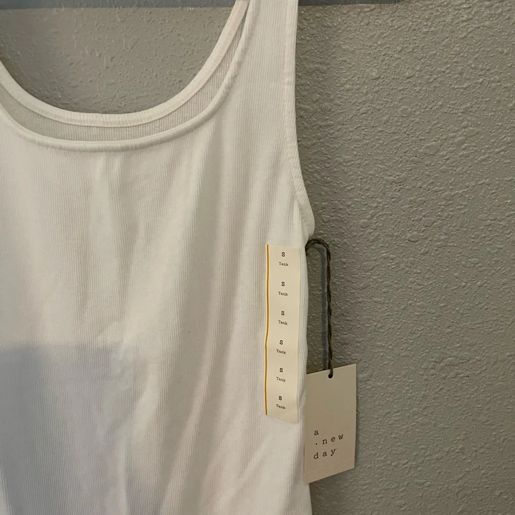 Universal Threads target tank - Image 2