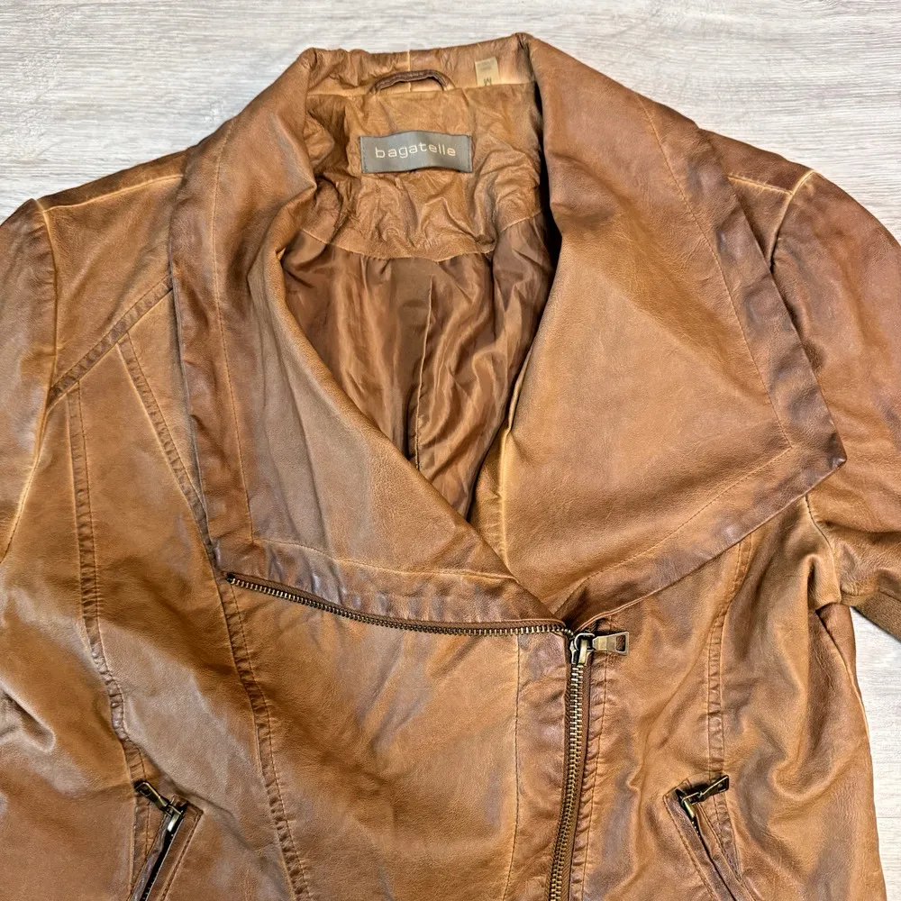 VTG Bagatelle Women M Biker Moto Jacket Brown Faux Leather Vegan Zippers Zip EUC - Image 13