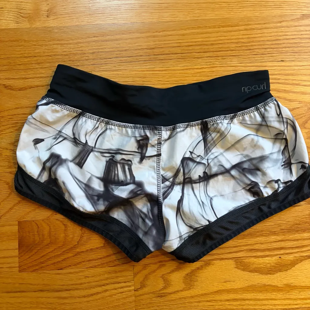 Rip curl black and white swim shorts - Image 3