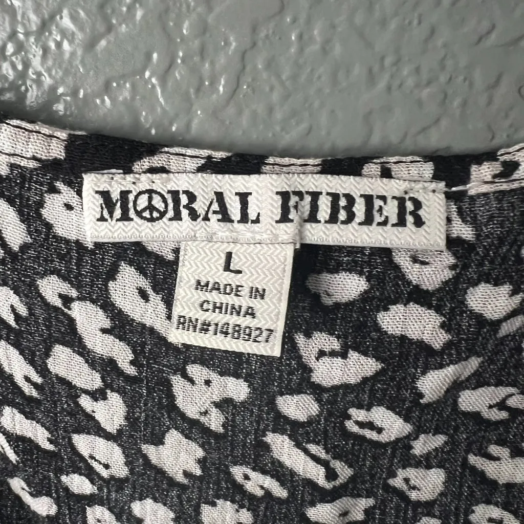 Charming Black & White Floral Blouse with Puff Sleeves - Image 3