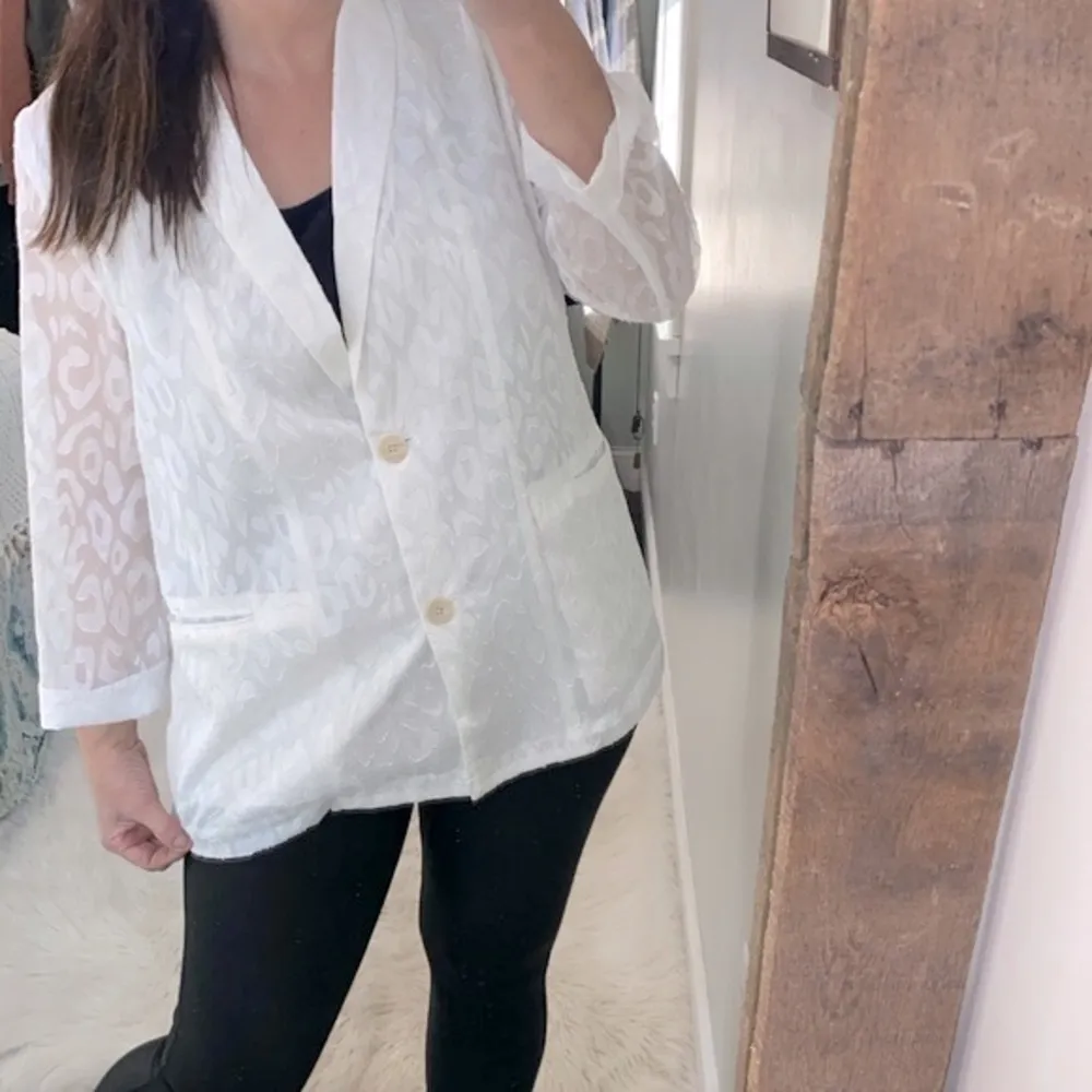 Jodifl white jacket size medium new with tags - Image 2