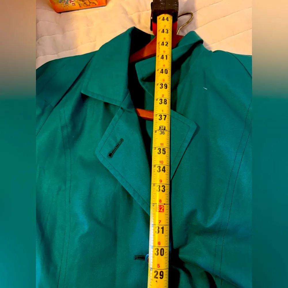 London Fog Green Trench Coat with Notched Lapel and Belted Waist - Image 7