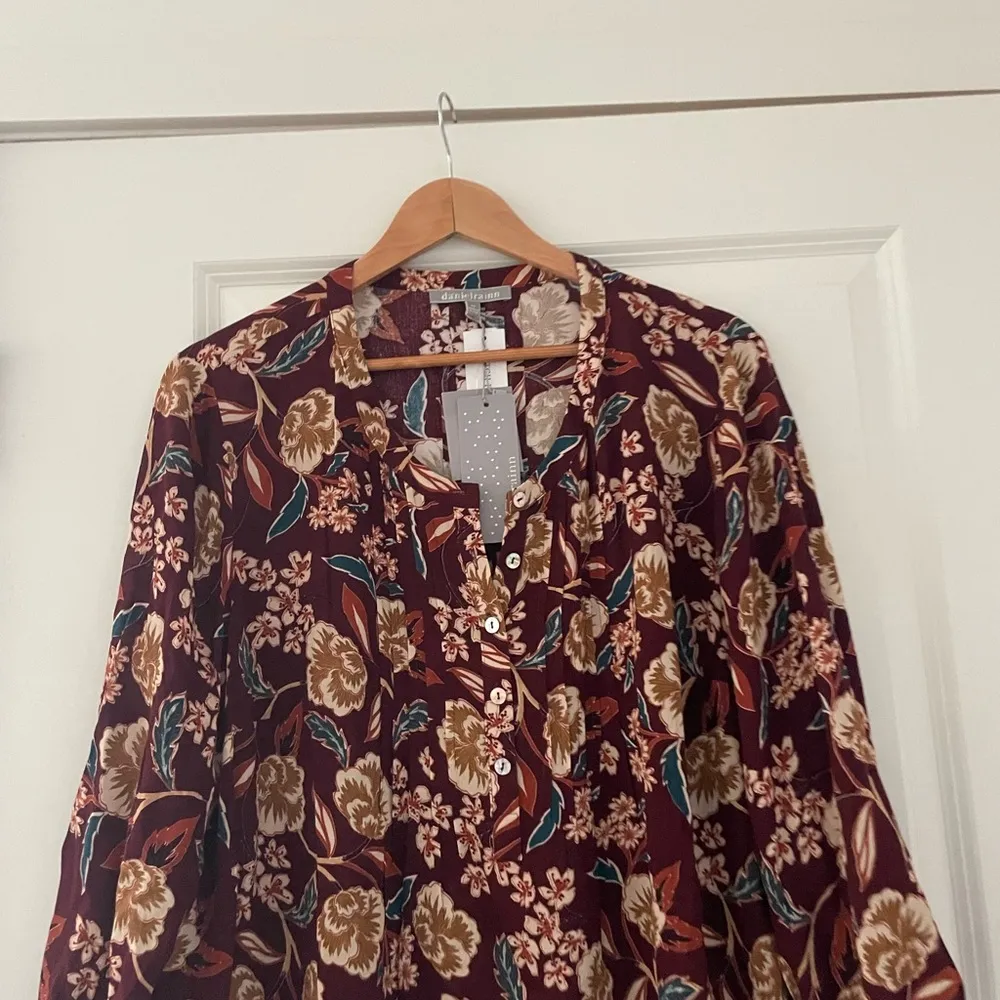 NWT StitchFix Daniel Rainn Amely Split Neck Top Burgundy Floral 2X - Image 8