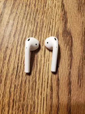 Apple  AirPods - Image 4