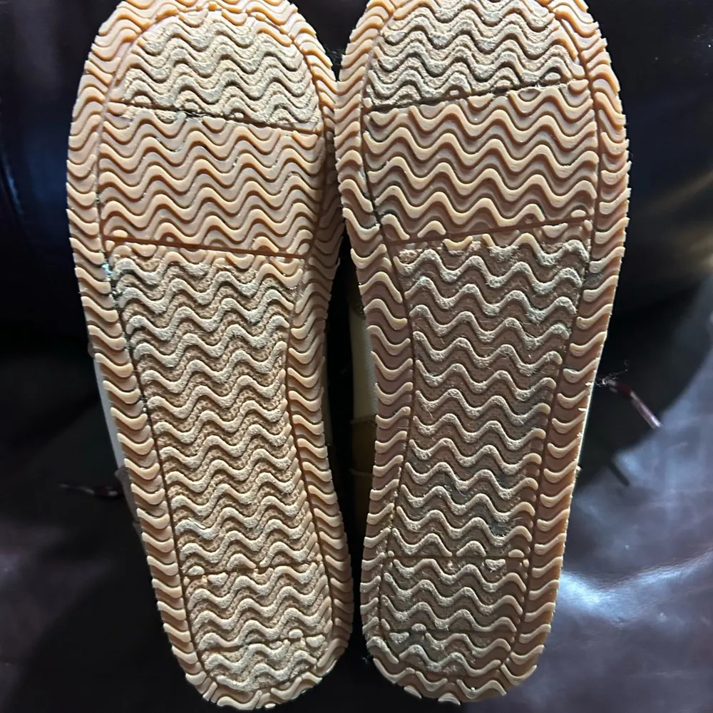 True Craft 🏷️🏷️ hiking shoes women’s 7.5 - Image 6