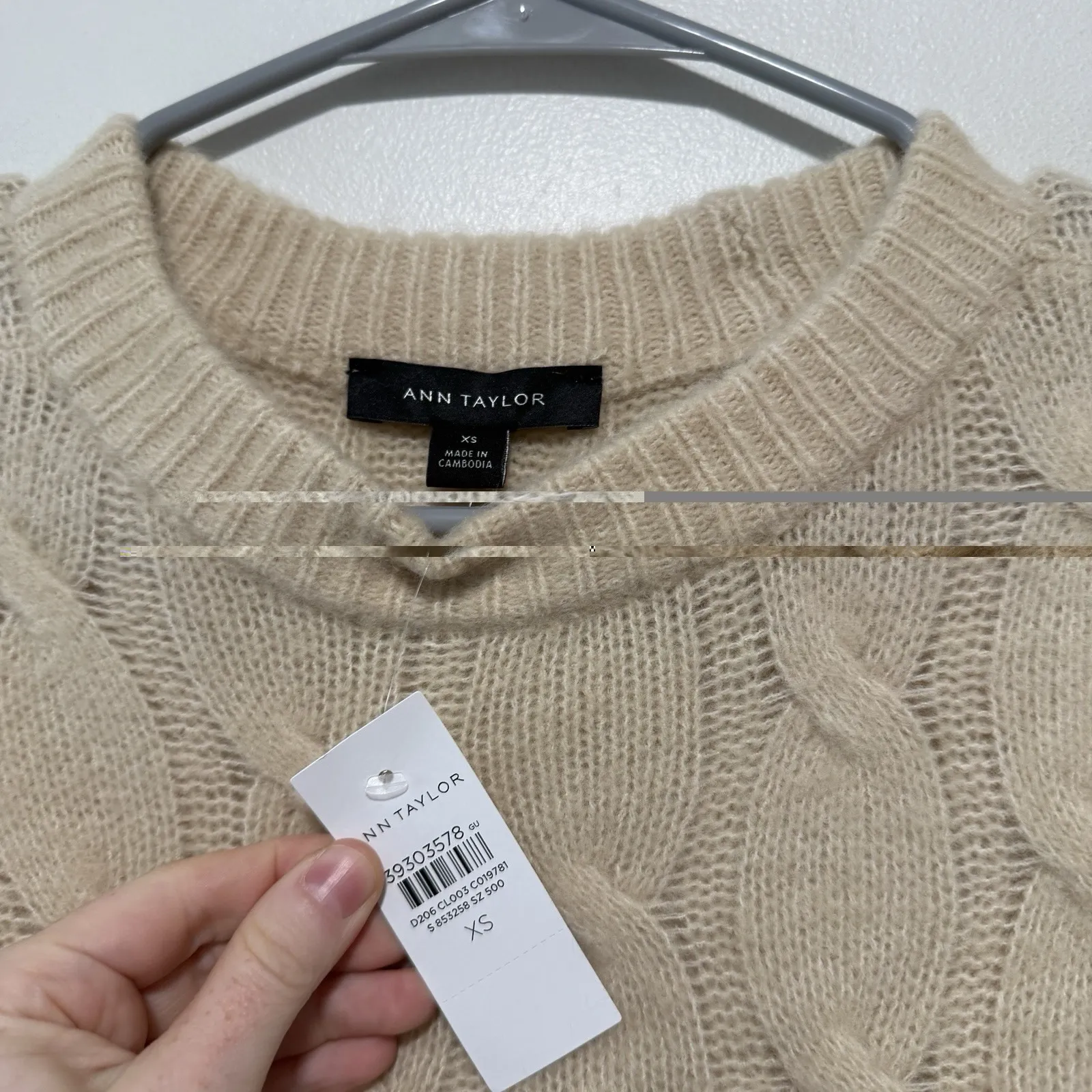 Ann Taylor NWT‎ Wool Blend Cable Knit Crew Neck Sweater in Pale Sandalwood Sz XS - Image 4