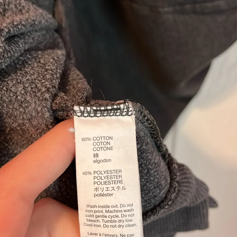 Gap  Gray Sweatshirt - Image 4