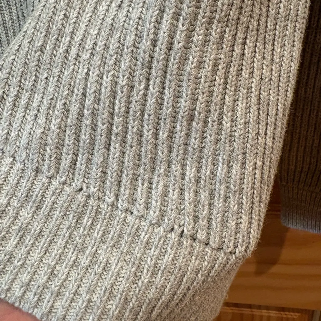 GAP Light Gray Ribbed Knit Crewneck pullover Sweater women’s M - Image 3