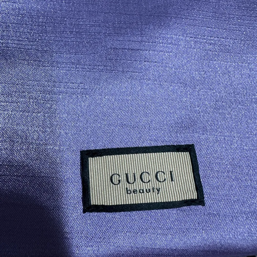 Gucci  Flora Pouch Lavender Satin Beauty Bag - Image 2