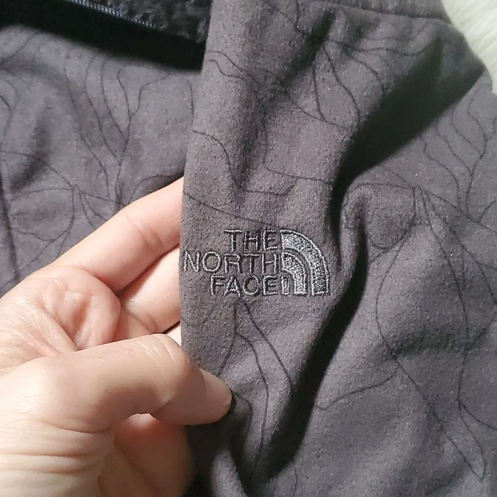 The North Face 1/4 Zip High Collar Pullover - Image 11