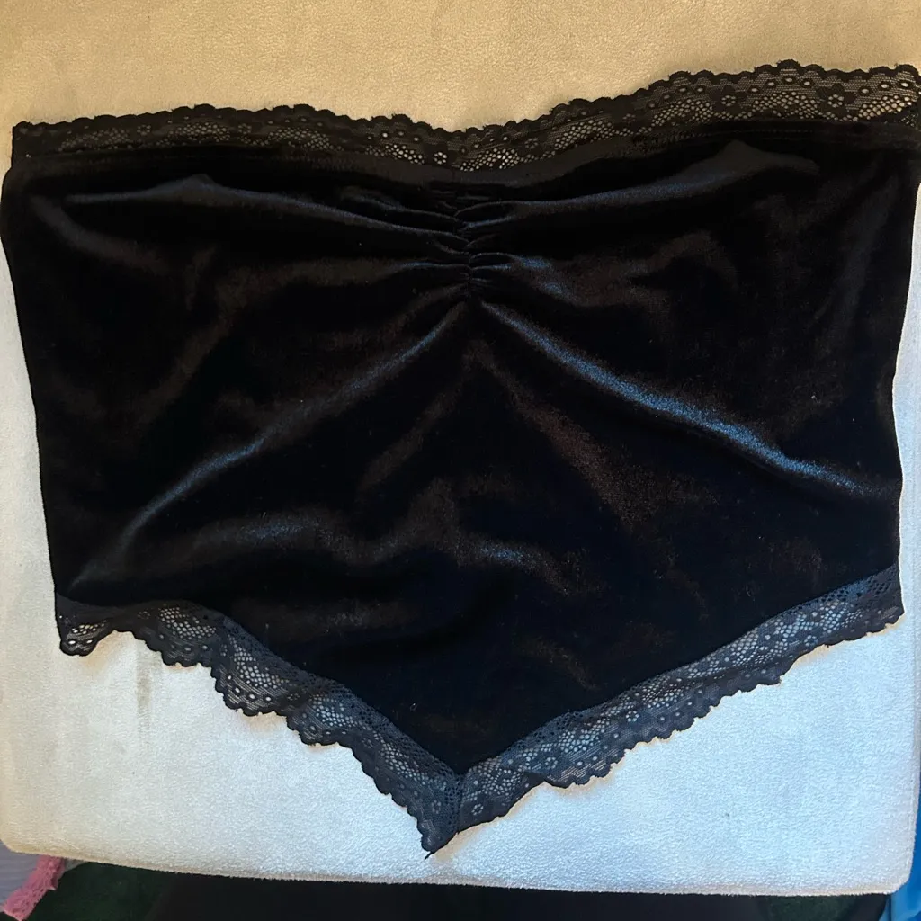 Black Lace Strapless Going Out Top Size M - Image 2