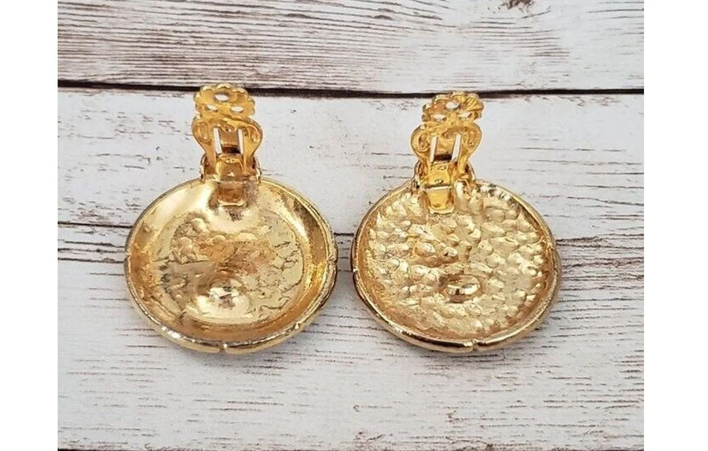 Vintage Clip On Earrings Large Circle Unusual Gold with Very Dark Green Center - Image 4