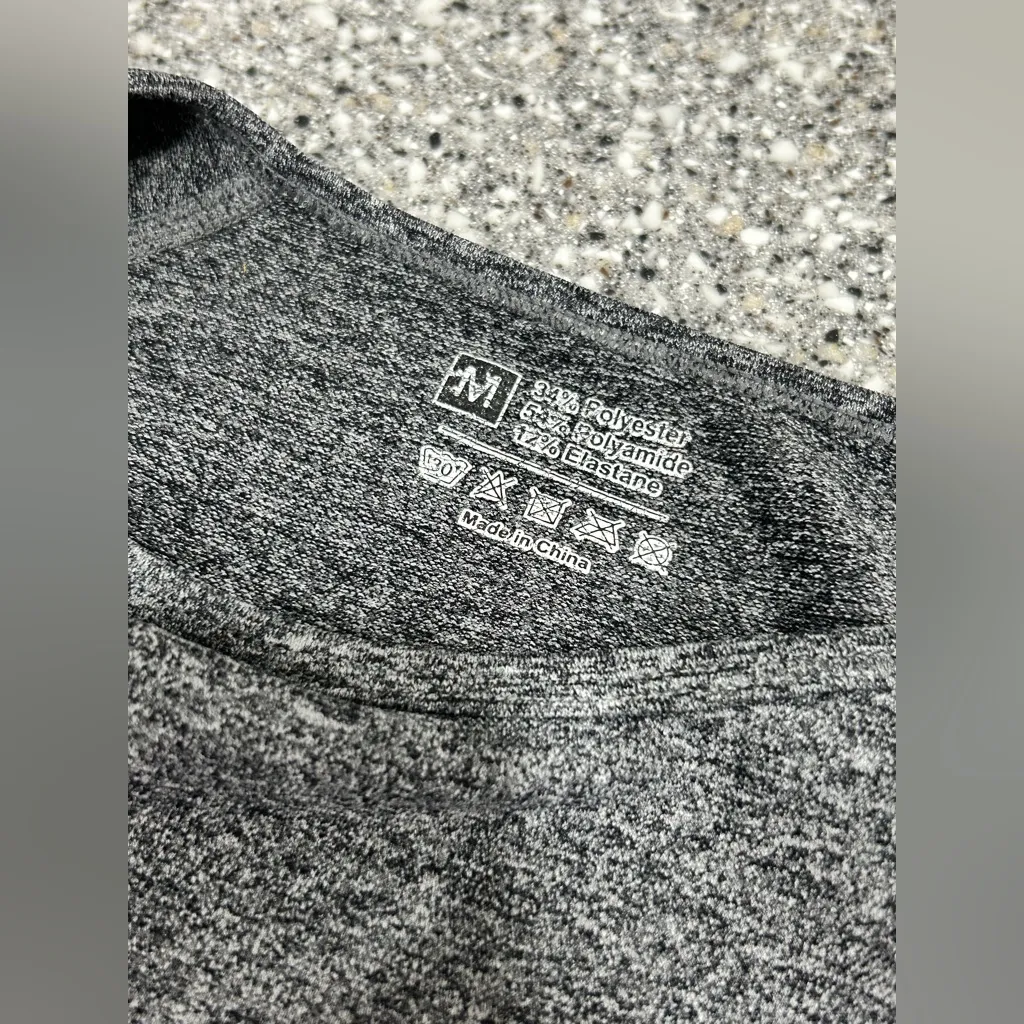 Women 2 Piece Seamless Short Sleeve Top & Leggings Size Medium Gray - Image 4