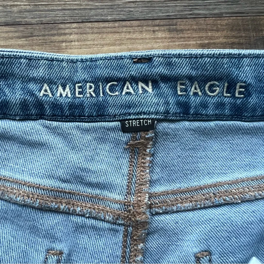 American Eagle Womens Curvy Mom Jeans Light Wash Distressed High Rise Size 8 Reg - Image 7