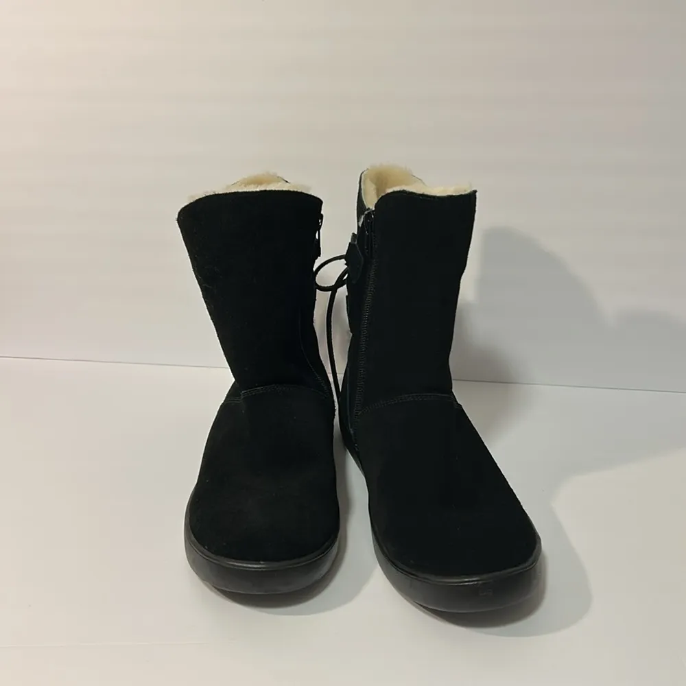 Women’s size 10 Koolaburra by UGG Shazi suede short boots tie back zip up new - Image 3