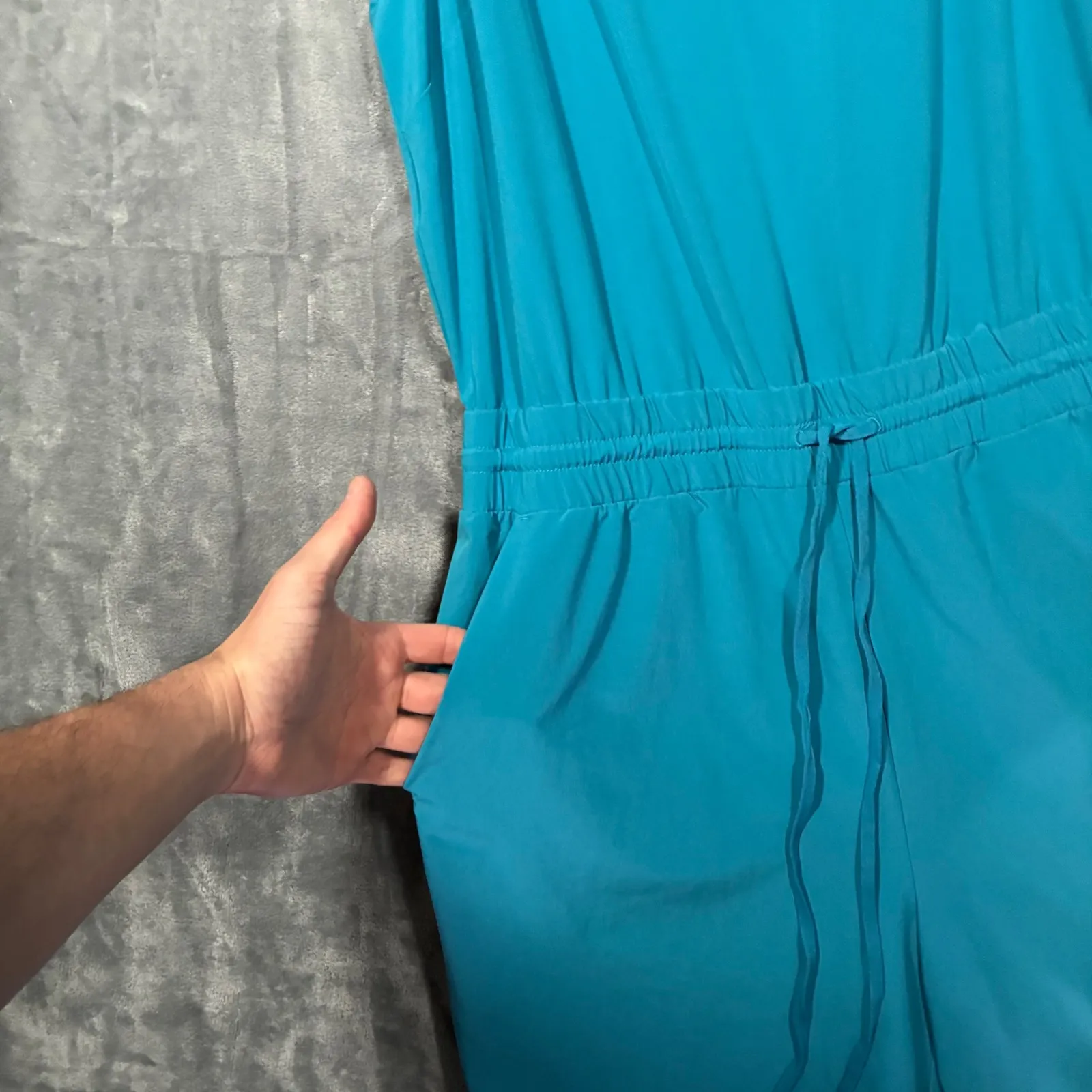 EUC Athleta Avenue Jumpsuit Teal V Neck Sleeveless Wide Leg Size Large - Image 4