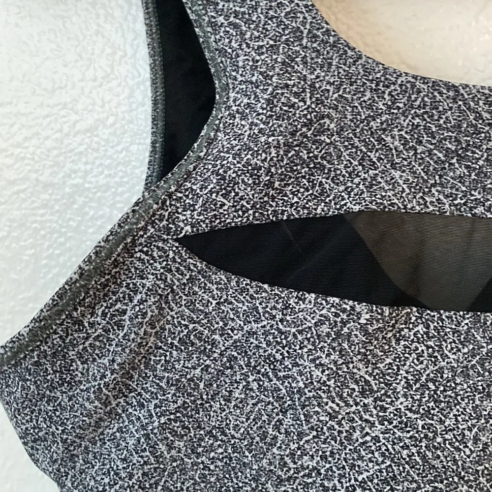 Lululemon 8 Run The Day Bra in Fractal Dark Starlight Black / Black - Image 6