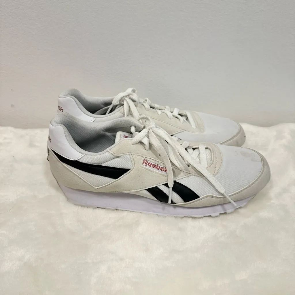 Reebok sneakers! White and gray casual classic tennis shoes! Women’s size 11! - Image 2