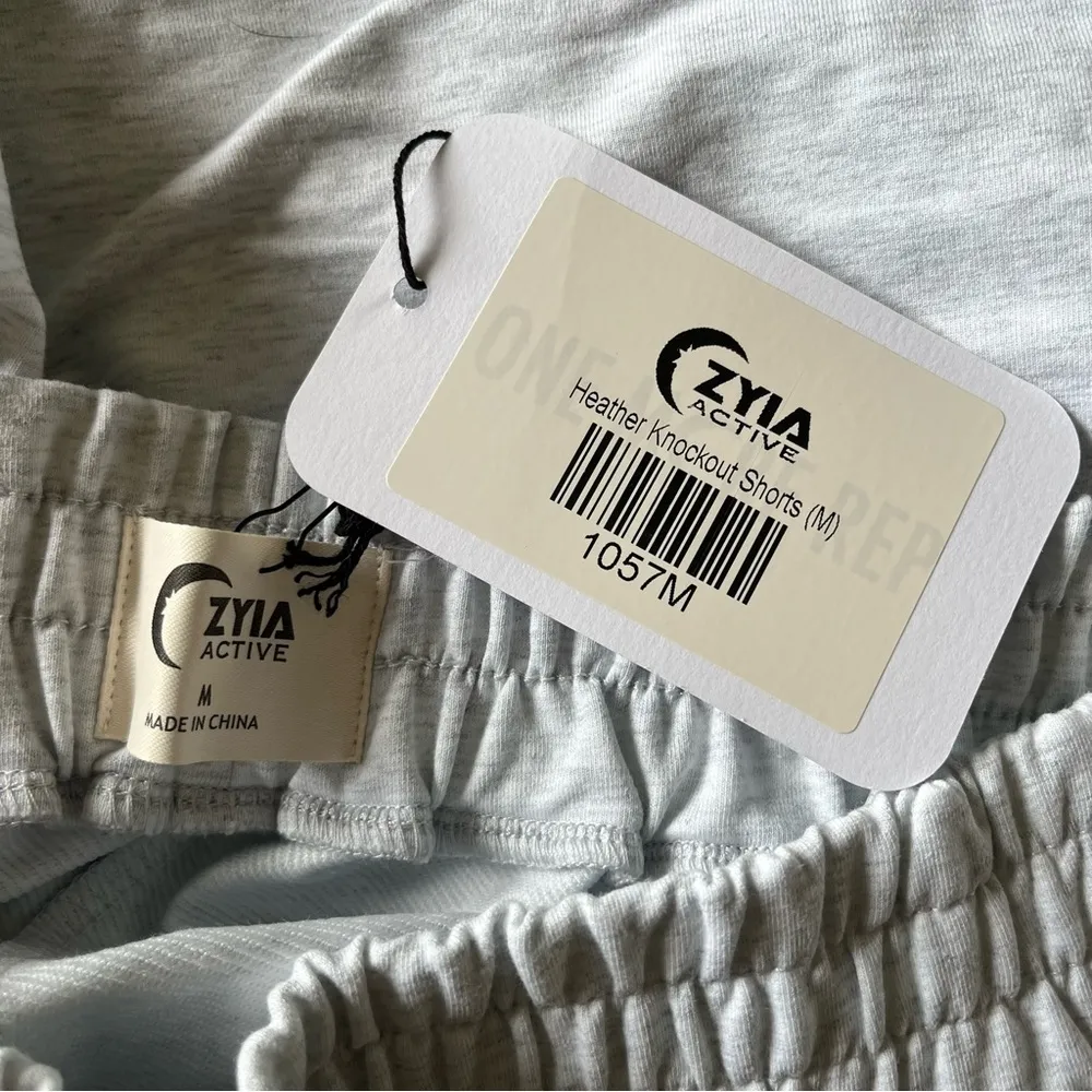 NWT Zyia Light Gray Heather Knockout Shorts Size Medium - Image 8