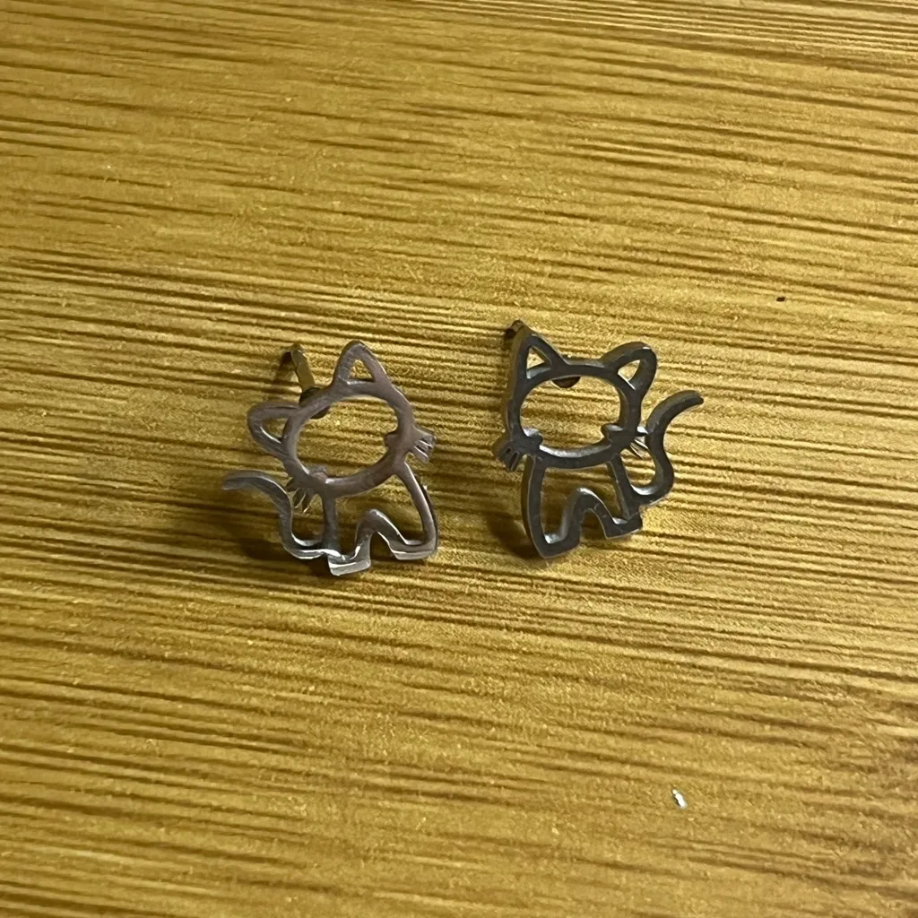 Cute Silver Cat Stud Earrings - Image 3