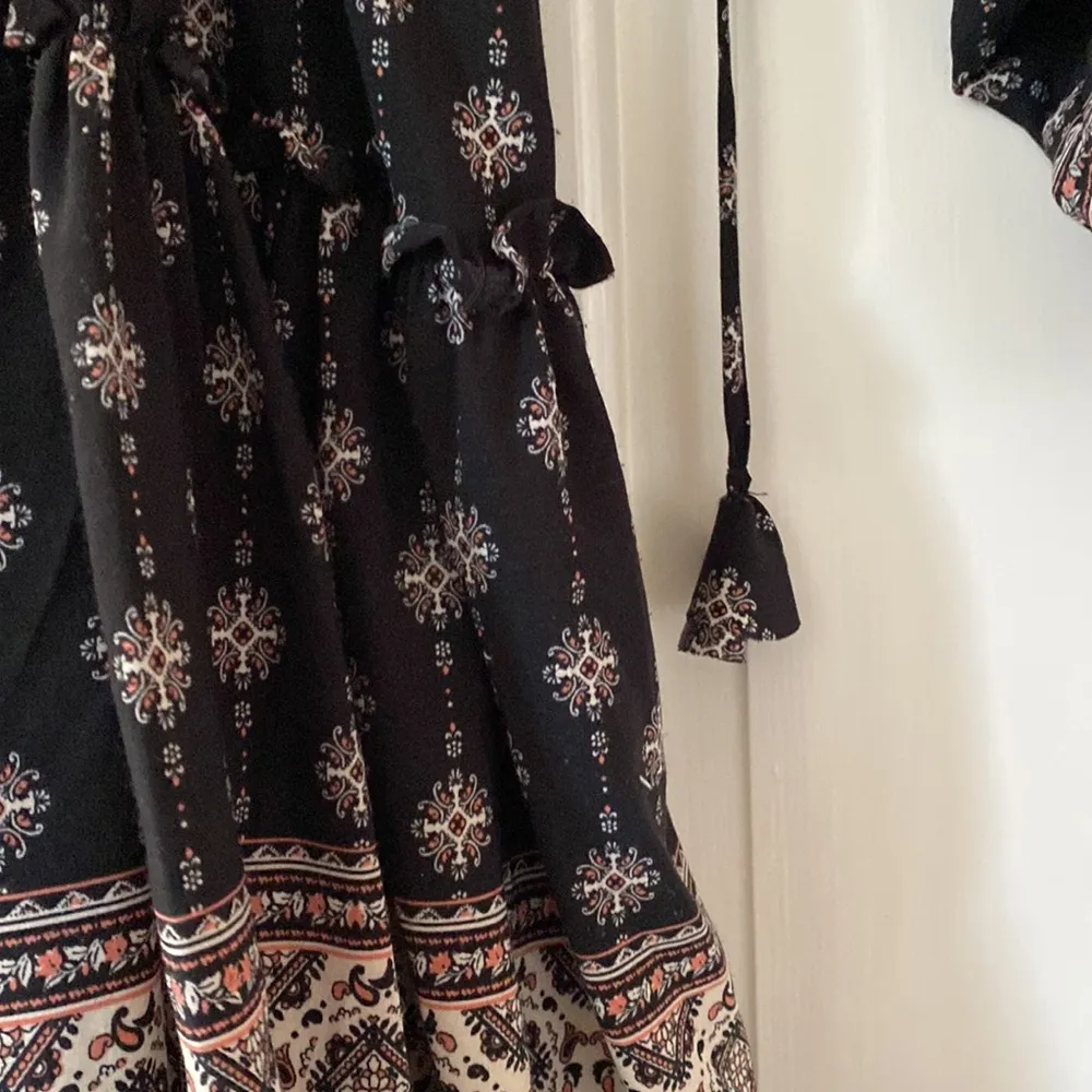 MISA Los Angeles Neily Printed V-Neck Flounce Mini Dress Blouson Tie Back Kimono - Image 6