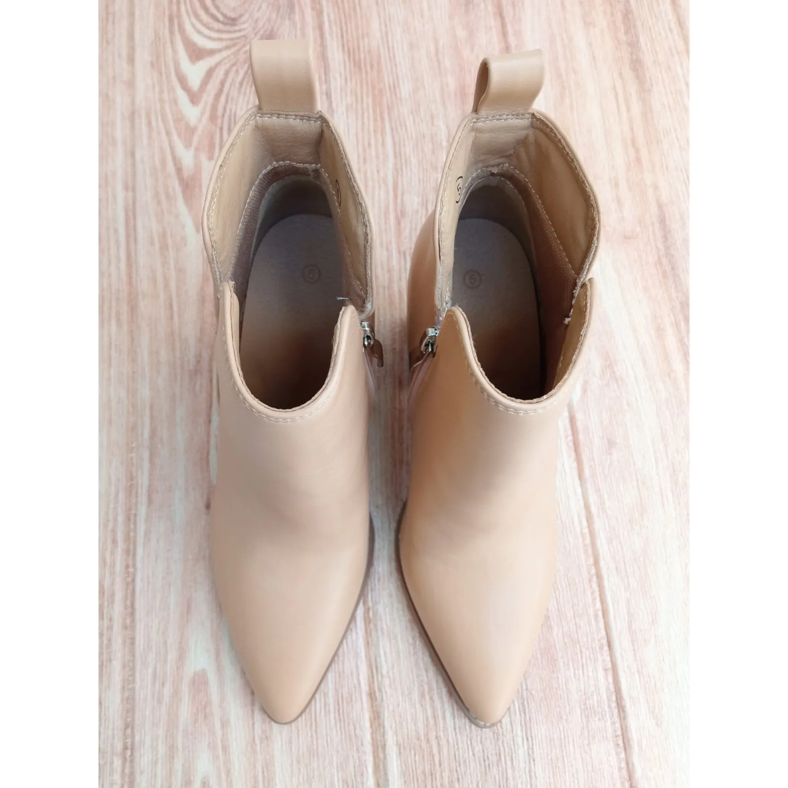 Juliet Holy Women's V Cut Ankle Boots Pointed Toe Stacked Chunky Heel Side Sz 5 Tan - Image 5