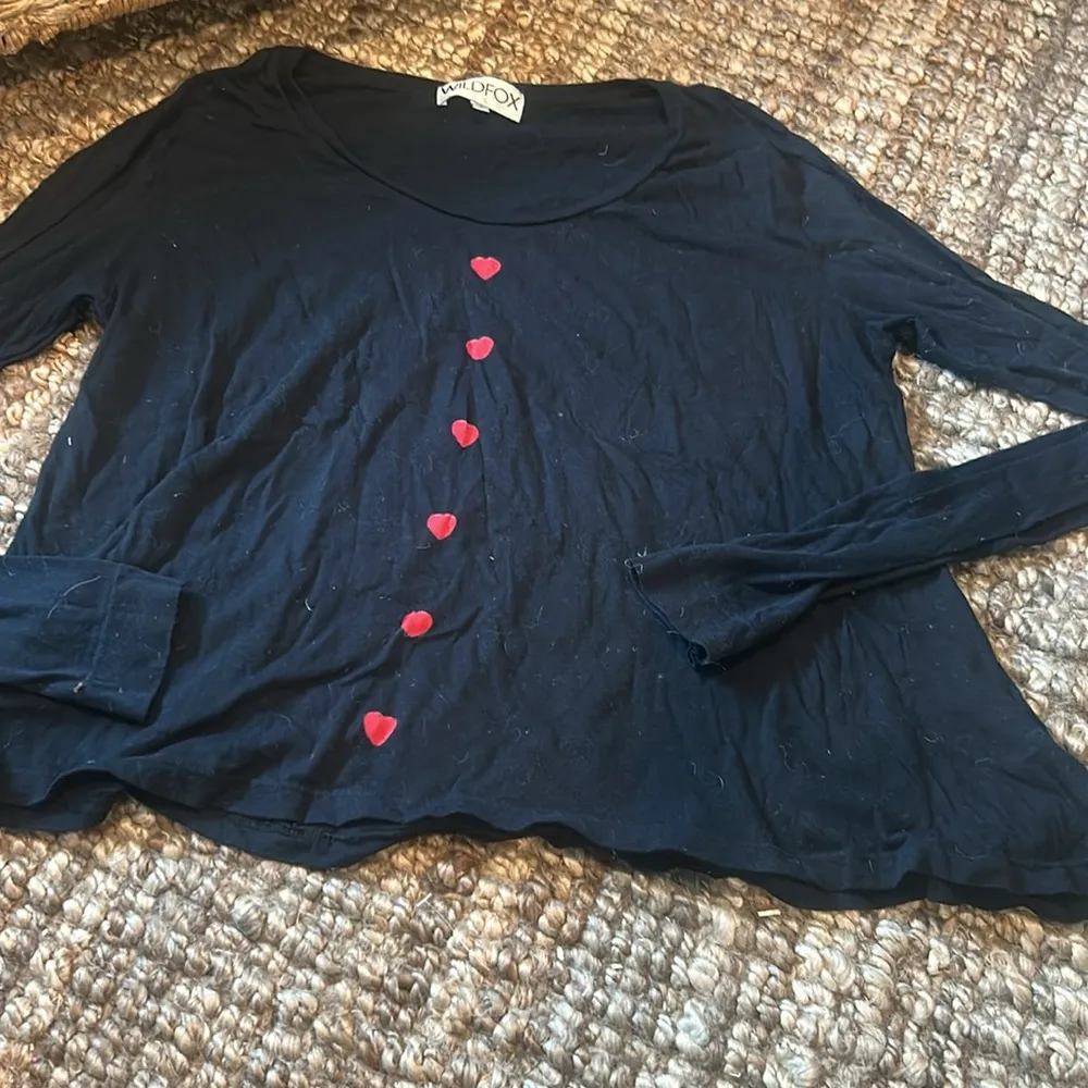 Wild Fox Black Heart Centered LS Tee Size Small - Image 2