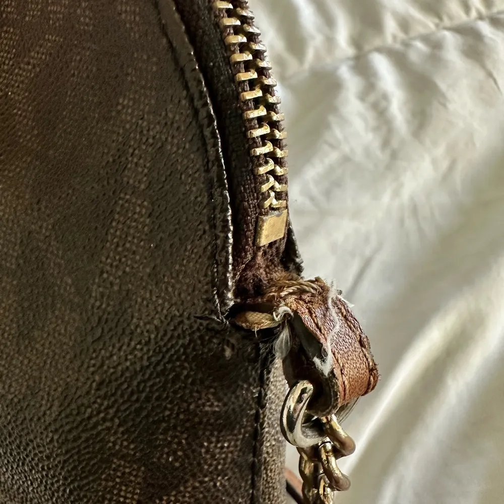 Michael Kors Crossbody - Image 8