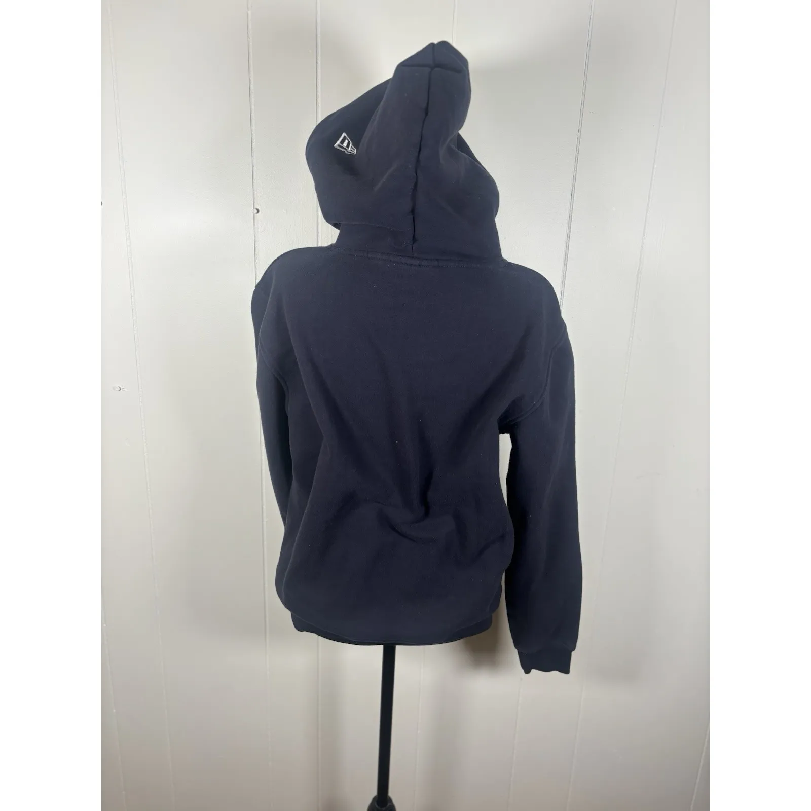 womens braves new era floral hoodie embroided Medium Navy Blue - Image 4