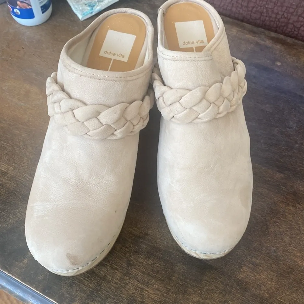 Dolce Vita Hila beige tan suede platform mule clogs size 9.5 NWT braided detail - Image 3
