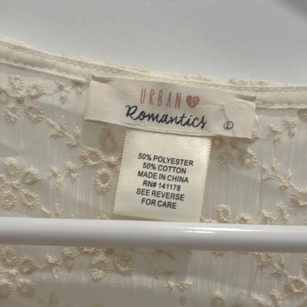 URBAN Romantics Cream Lace Crop Blouse - Image 2
