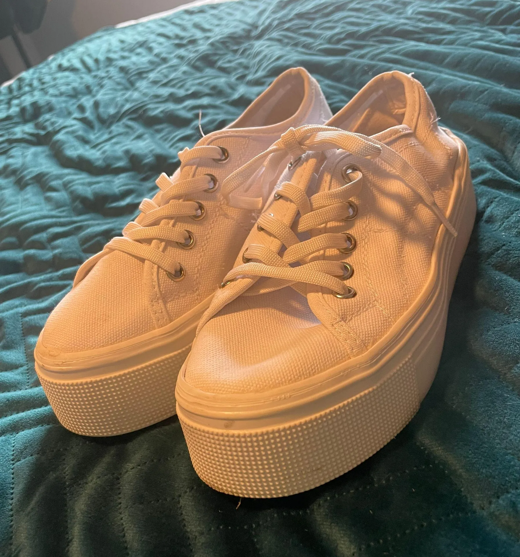 Steve Madden White Platform Shoes - Image 5