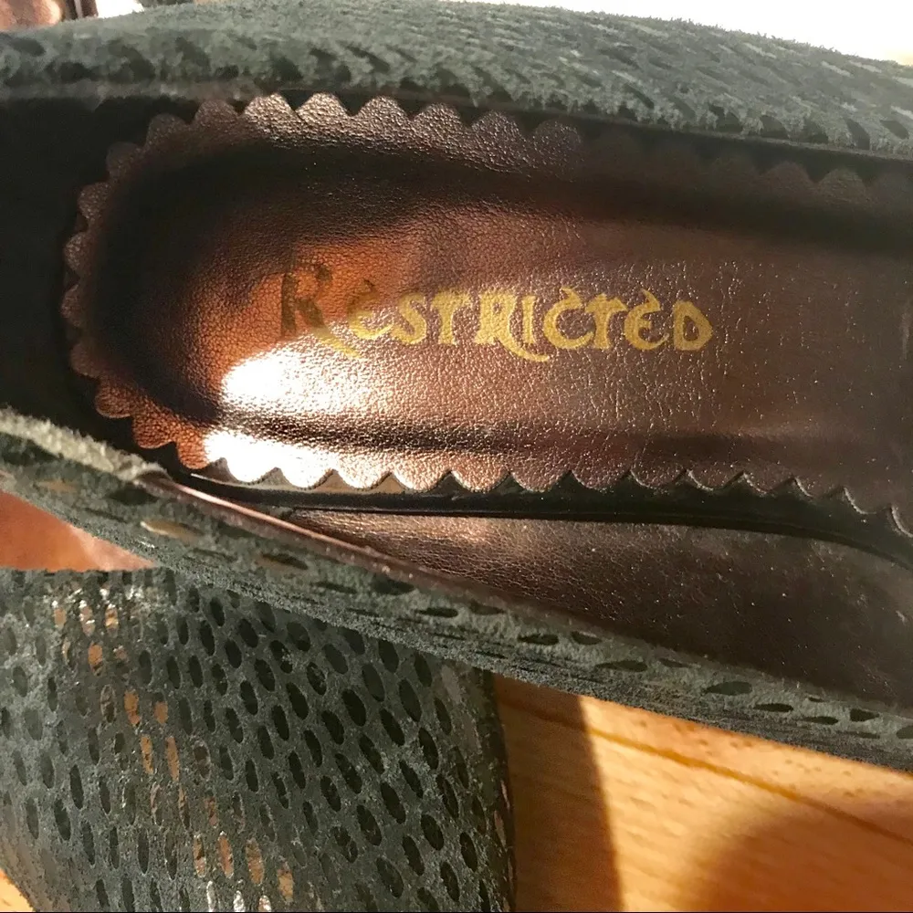 Restricted Leather Pumps Green Size 8 - Image 6