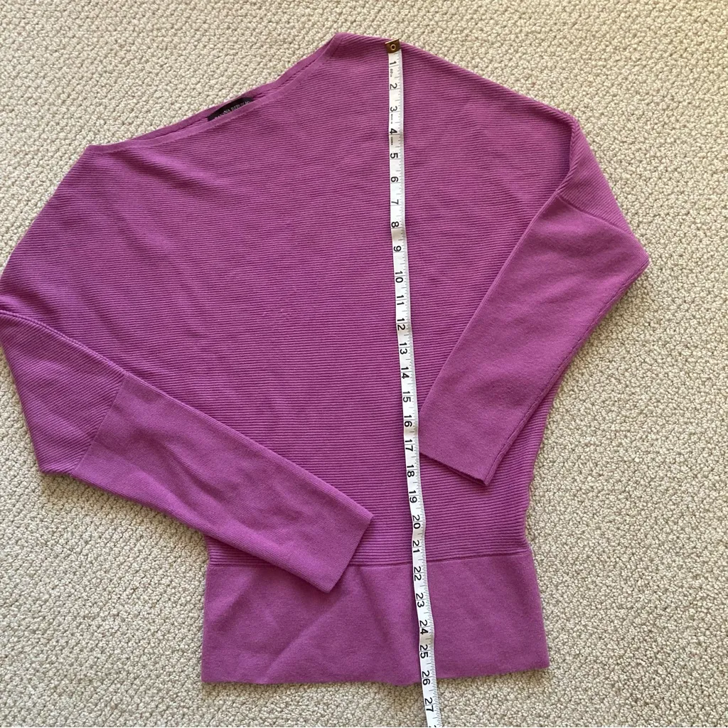 Banana Republic Asymmetrical Crew Neck Sweater Size Small Soft Stretch Purple - Image 4