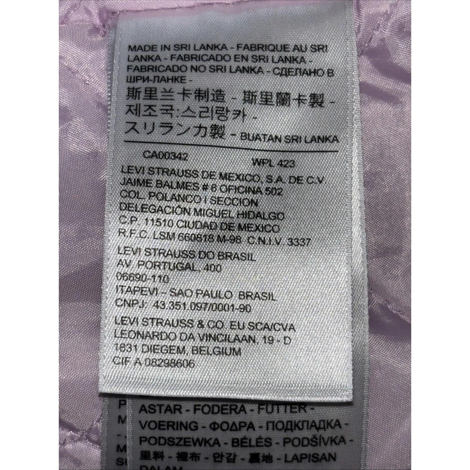 LEVI'S Women's Jean Jacket  Lavender Light Wash Size Medium - Image 13