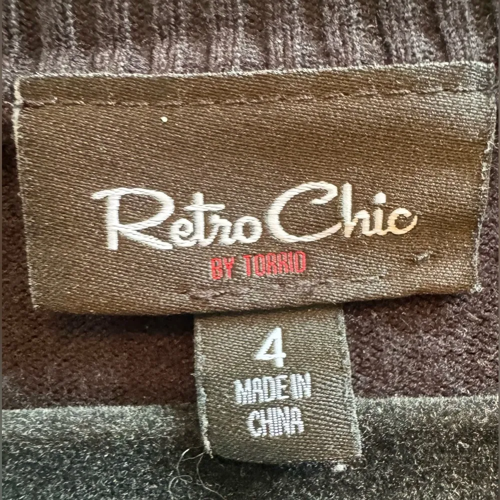 Retro Chic Button Front Crop Cardigan - Image 3