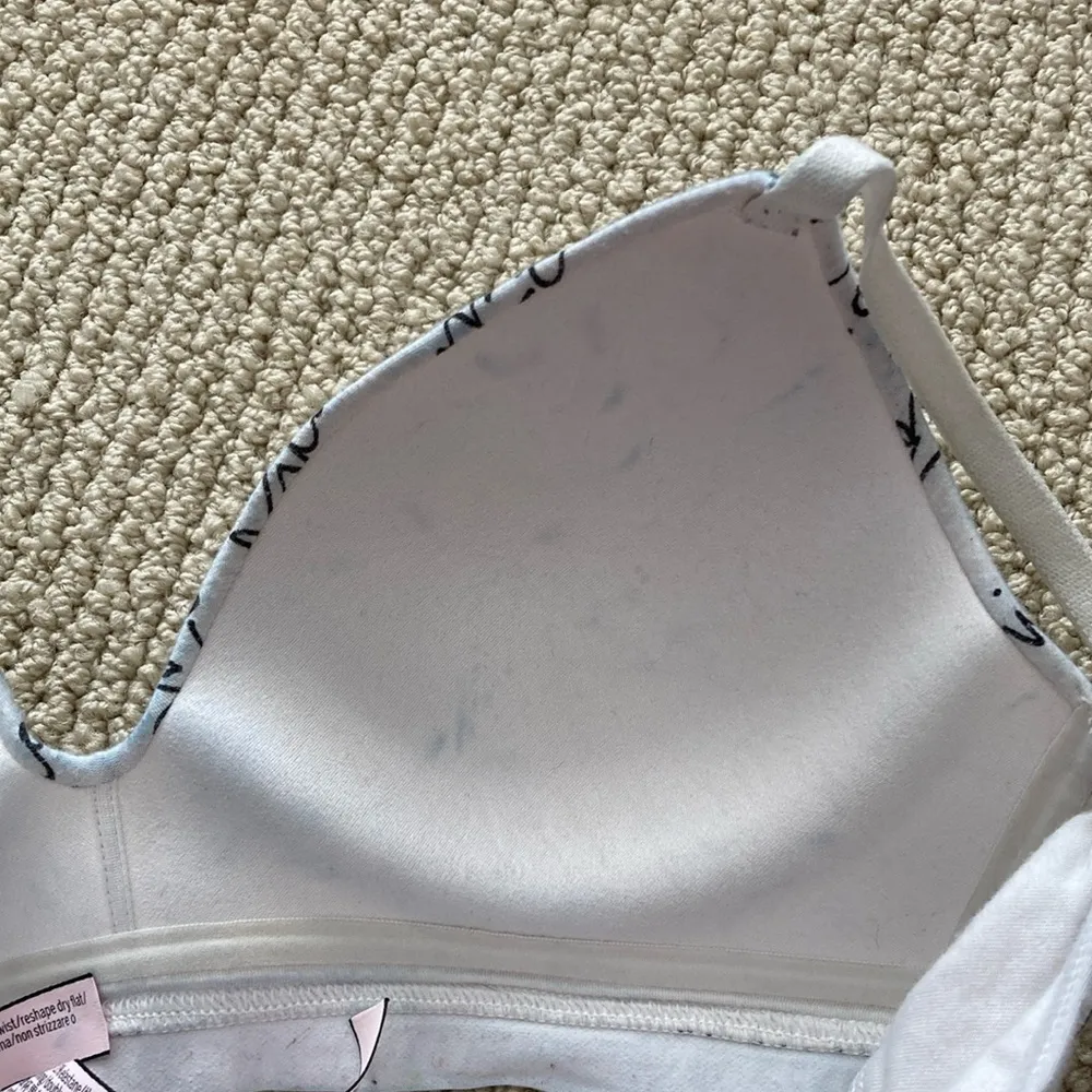 Victoria’s Secret T-Shirt Lightly Lined Wireless Bra Signature Black White EUC - Image 6