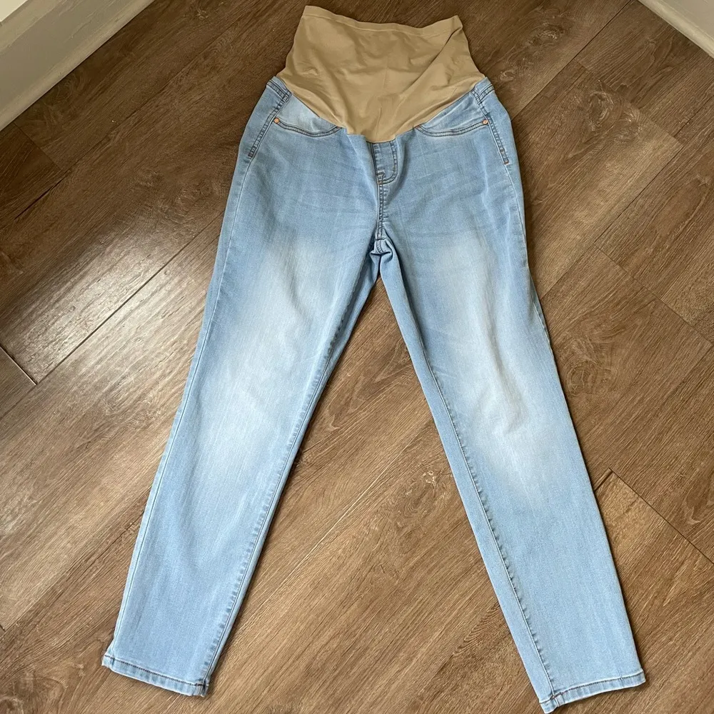 Celebrity Pink Maternity light wash skinny jeans comfort stretch women’s size L - Image 5