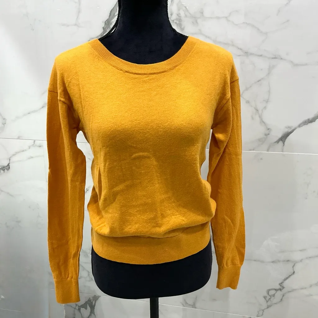 Soft pretty crewneck sweater 💛💛💛 - Image 2