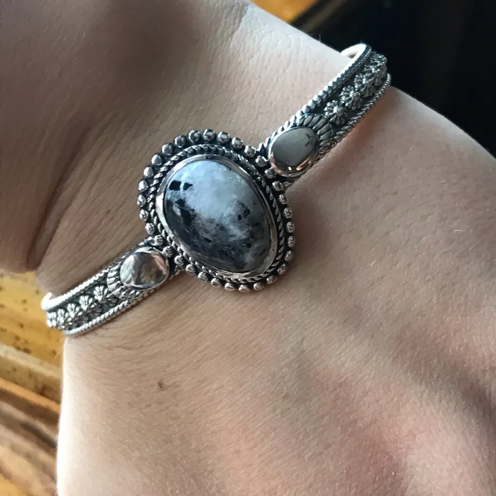 White Buffalo Sterling Silver Cuff Bracelet - Image 9