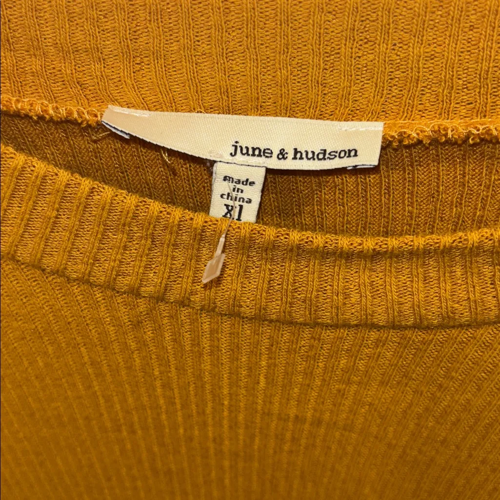 JUNE & HUDSON GOLD COLORED RIBBED KNIT LONG SLEEVE TOP 2 BUTTONS ON EACH SIDE Yellow Size XL - Image 4