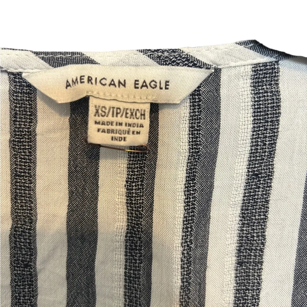 American Eagle black and white vertical striped cropped wrap blouse size xs - Image 3