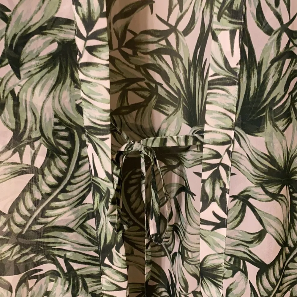 NWOT H&M tropical palm sheer maxi beach kimono, size M/L - Image 8