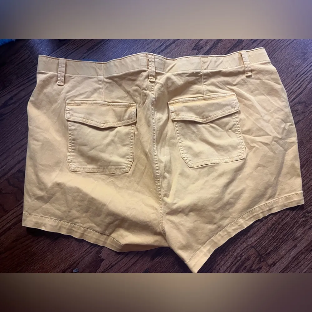 Torrid stretch yellow shorts size 22 - Image 2